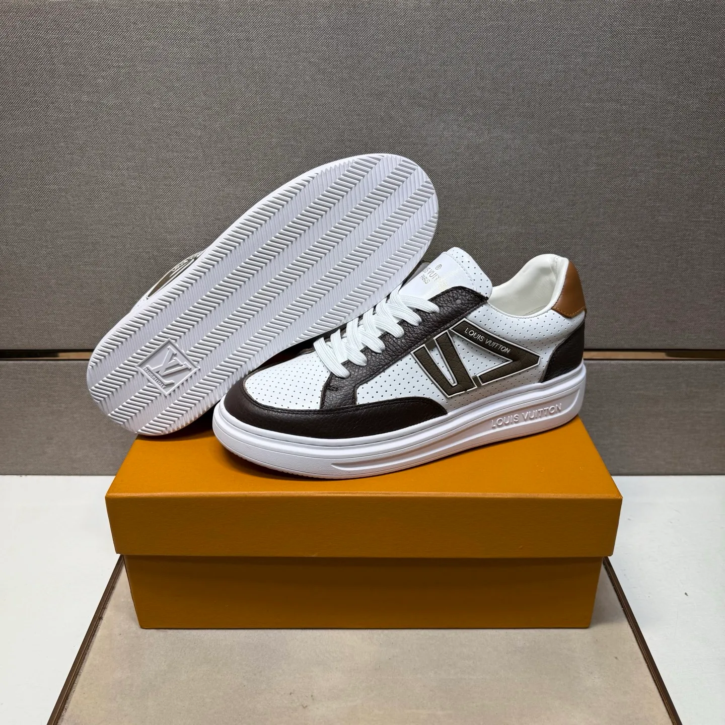 ⬛️Men's shoes 💰p420 [LV～] Men's casual shoes 2025z cabinet sales simultaneously 🔶Size: 38-44 #️⃣ 🔷6 colors🔜The upper is made of multi-material splicing ➕Genuine leather lining, comfortable and breathable, sole: original comfortable and wear-resistant outsole, ⚠️Real thing📱Photographed🎬The real thing is better📢📢📢